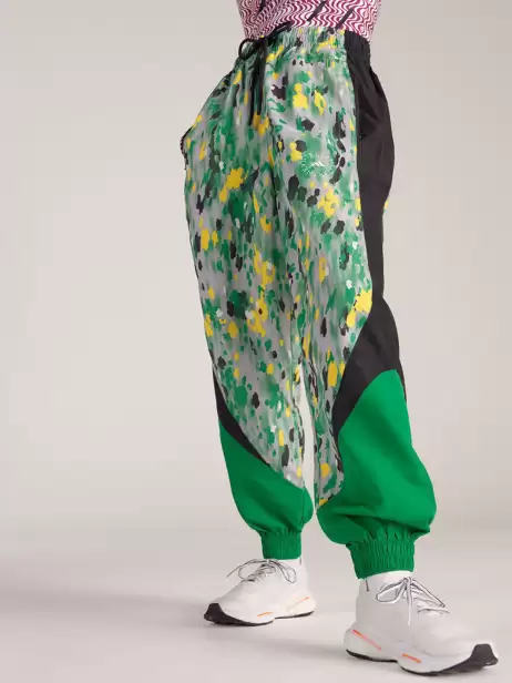 Women PRINTED WOVEN Joggers - image 4