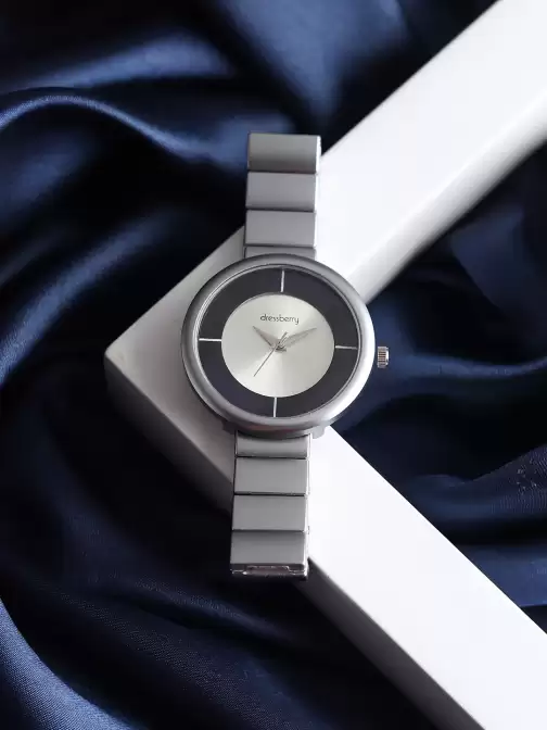 Women Analogue Watch - image 5
