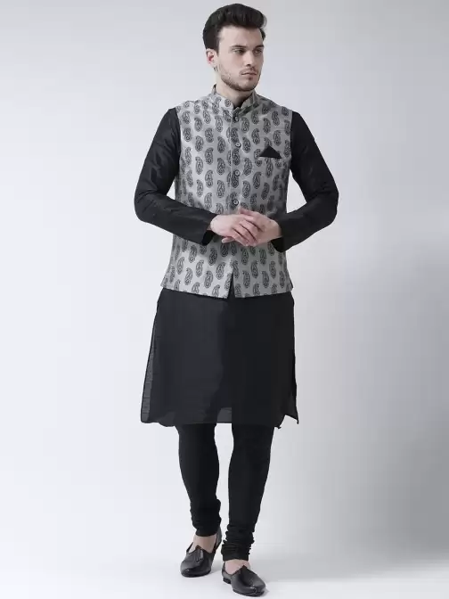 Men Solid Kurta with Churidar - image 5