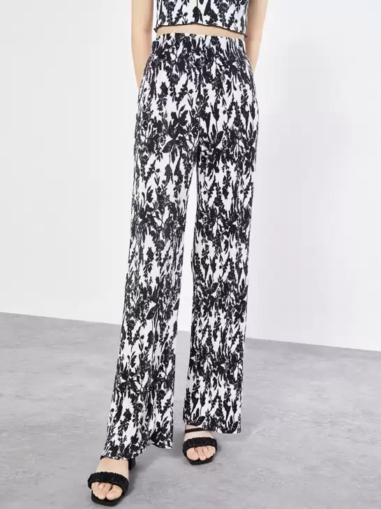 Women Loose Fit Pleated High-Rise Trousers - image 6