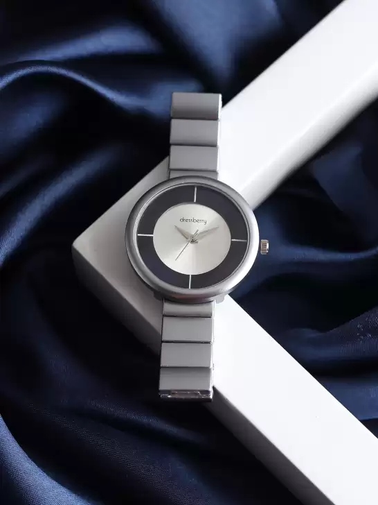 Women Analogue Watch - image 6