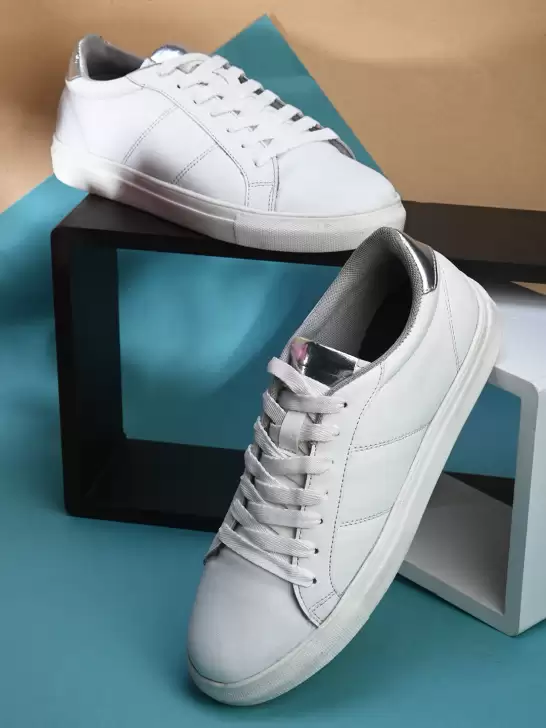 Women Lightweight Sneakers - image 6
