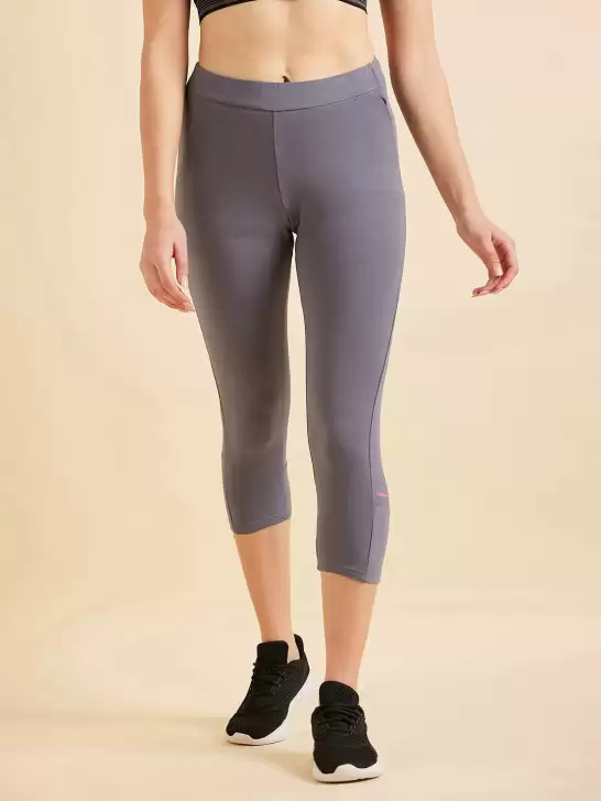 Women Mid-Rise Sports Capris - image 6