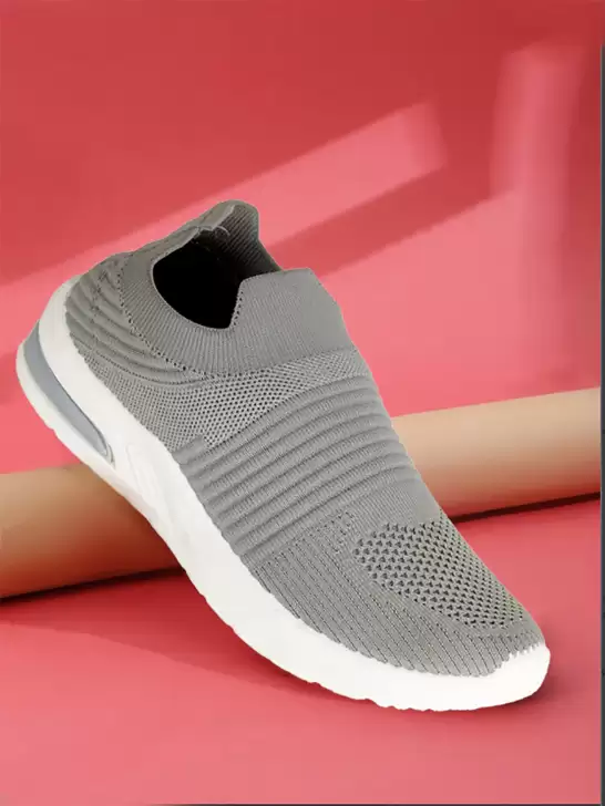 Women Flyknit Sports Shoes - image 6