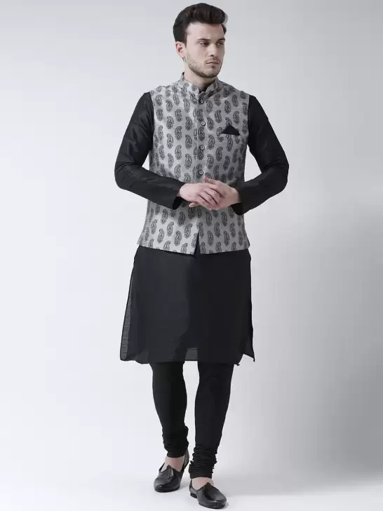 Men Solid Kurta with Churidar - image 6