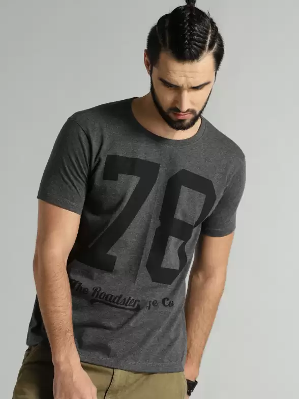 Graphic T-shirt - image 7