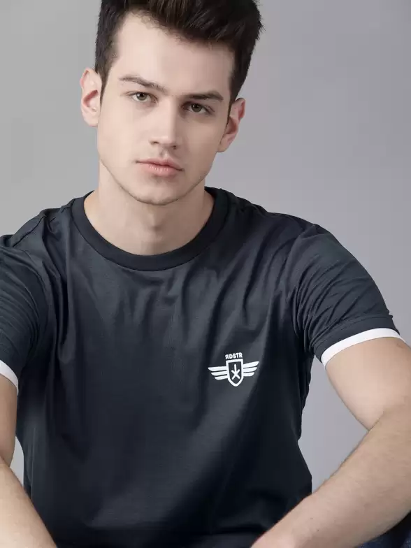 Solid Round Neck T-shirt - image 7