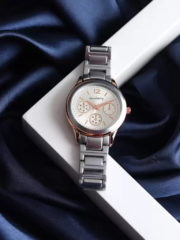 Women Analogue Watch - image 7