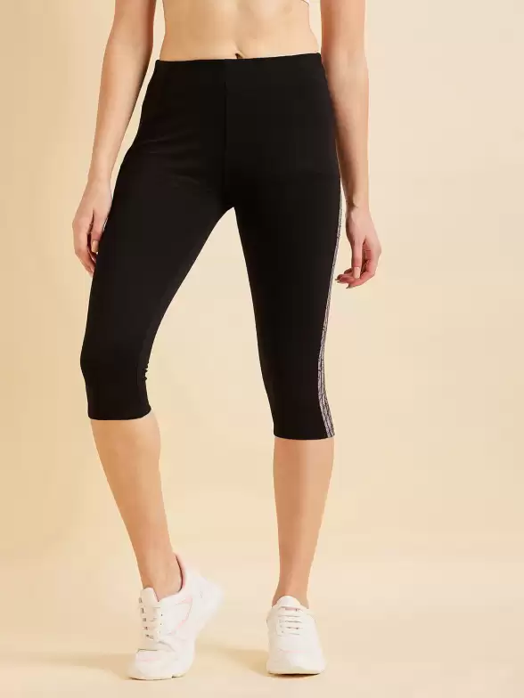 Women Mid-Rise Sports Capris - image 7