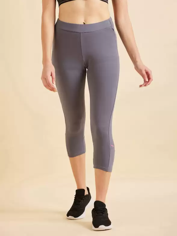 Women Mid-Rise Sports Capris - image 7