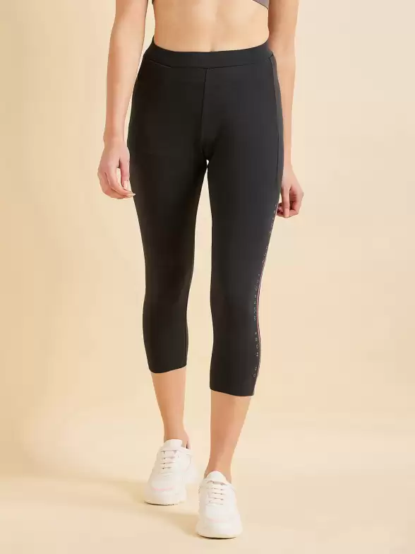 Women Mid-Rise Sports Capris - image 7
