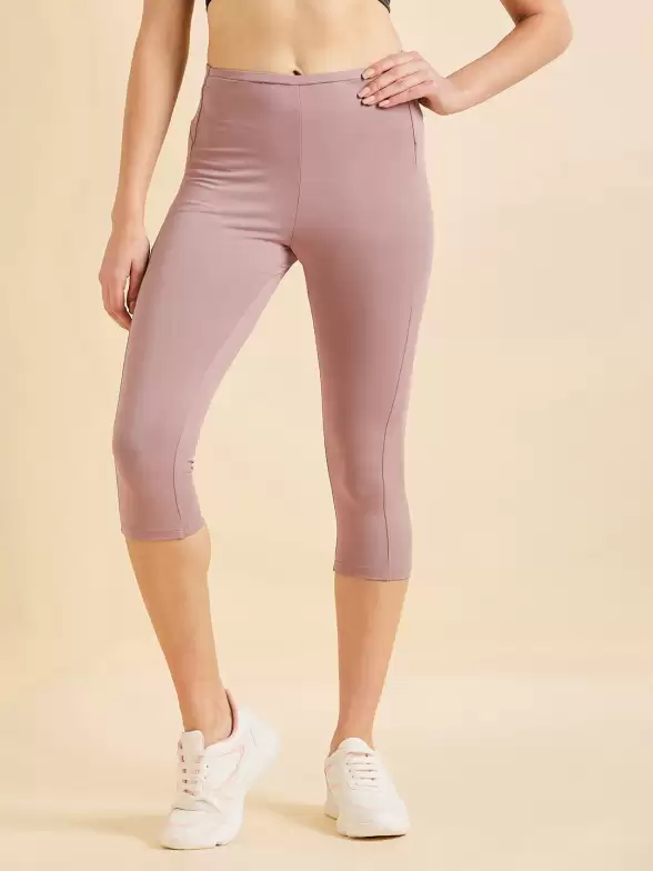 Women Mid-Rise Sports Capris - image 7