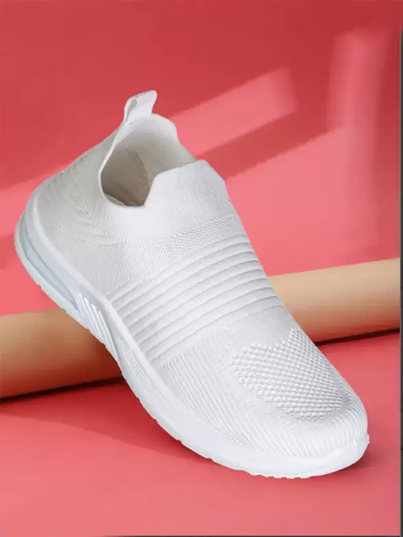 Women Flyknit Sports Shoes - image 7