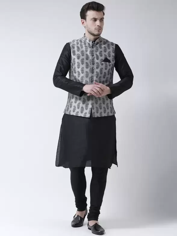 Men Solid Kurta with Churidar - image 7