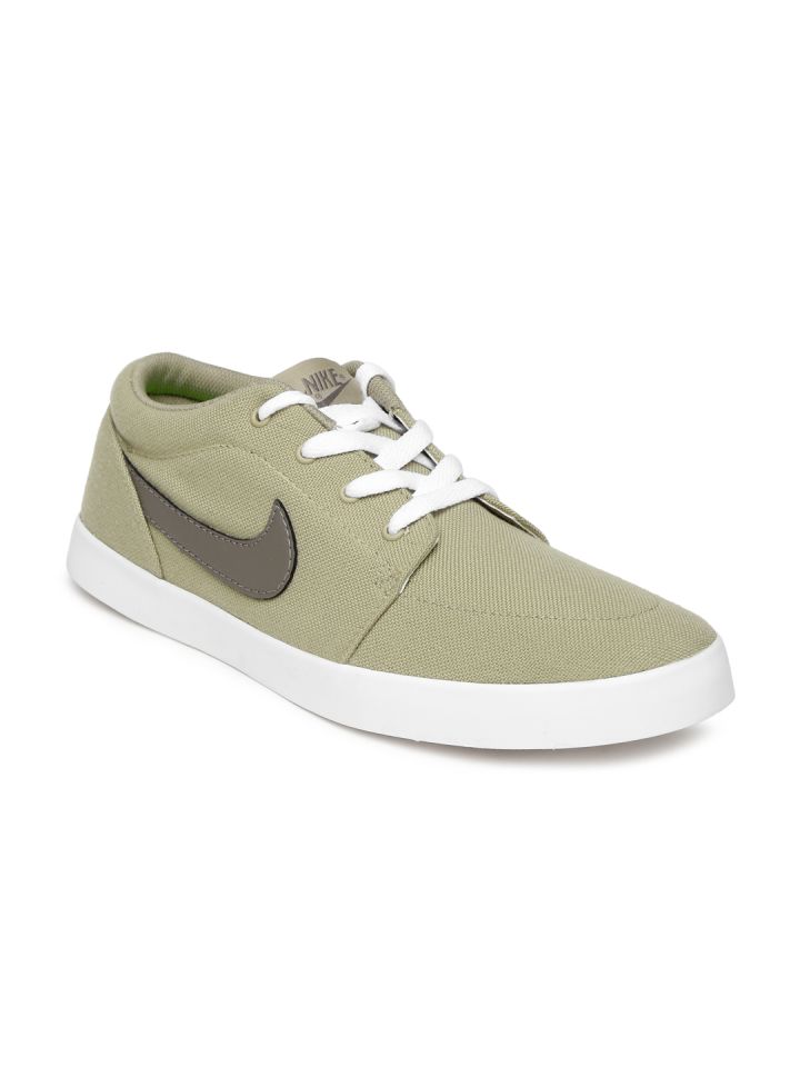 Nike green hotsell lifestyle shoes