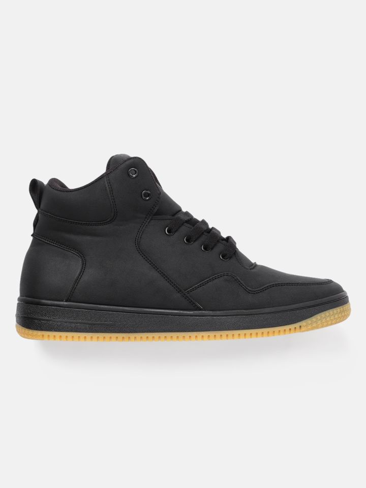 Roadster men hotsell black sneakers