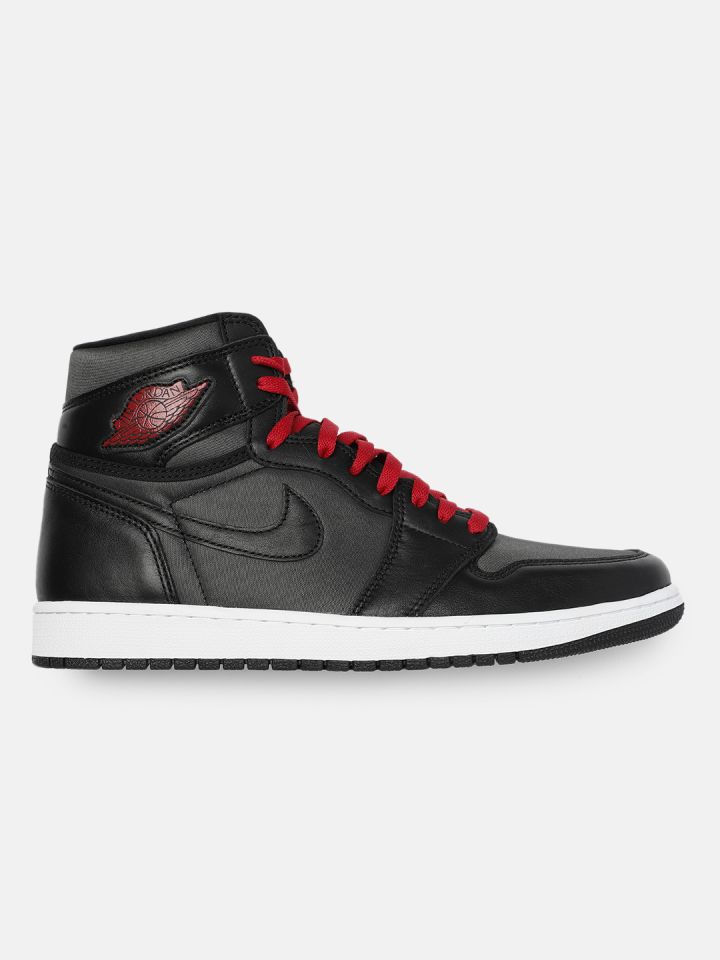 Nike Men Black AIR JORDAN 1 RETRO Leather Mid Top Basketball Shoes