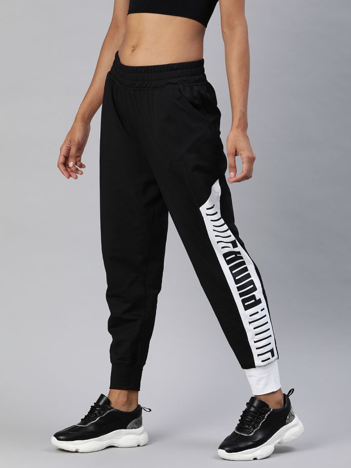 Me preparé famoso Revelar Buy Puma Women Black & White Brand Logo Printed Stretch DryCELL Running &  Training Joggers - Track Pants for Women 12353076 | Myntra