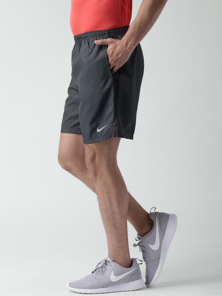 Nike running challenger hotsell 7 inch shorts