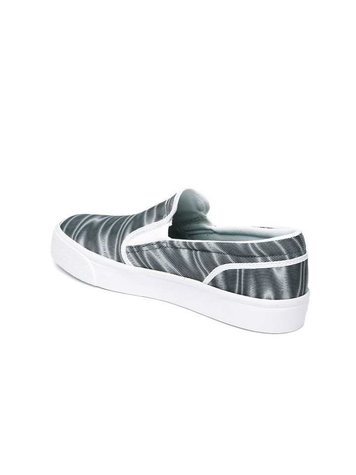 Estricto Estados Unidos Arne Buy Nike Women Grey Toki Slip Print NSW Loafers - Casual Shoes for Women  1267726 | Myntra