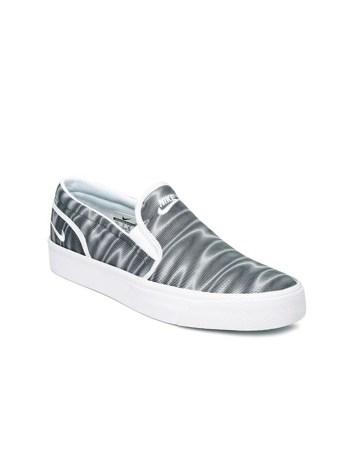 Estricto Estados Unidos Arne Buy Nike Women Grey Toki Slip Print NSW Loafers - Casual Shoes for Women  1267726 | Myntra