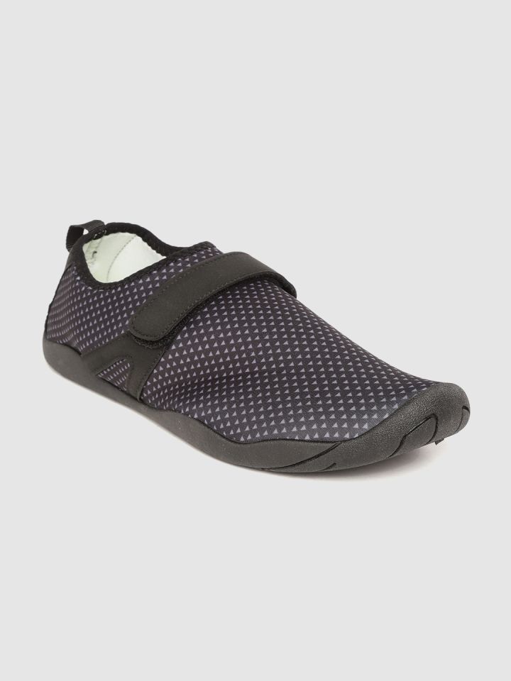 Mens on sale aqua shoes
