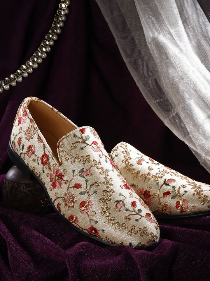 Embroidered mojaris sale