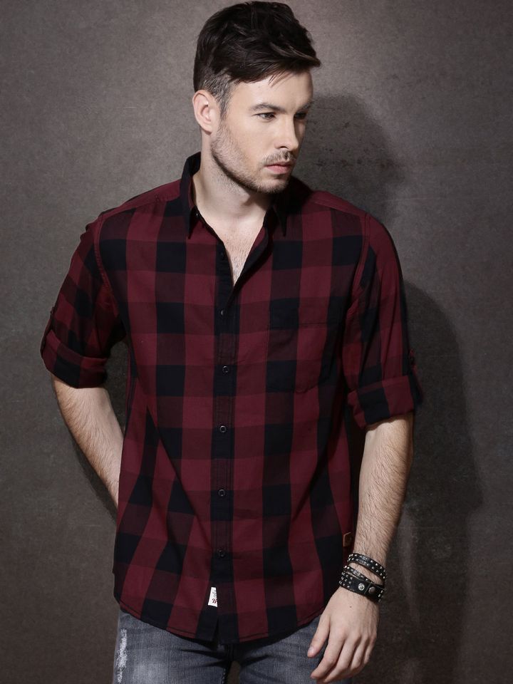 Buy Roadster Men Maroon \u0026 Black Checked 