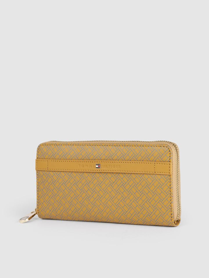 Tommy hilfiger best sale yellow purse