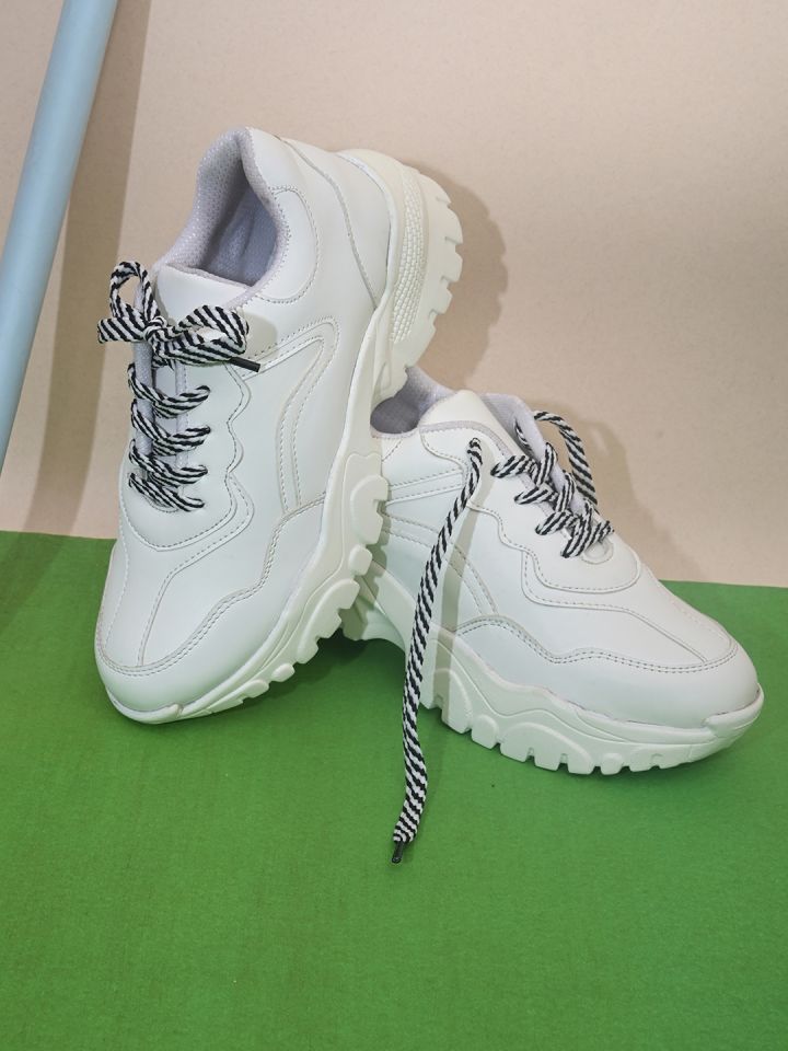 Womens sneakers store myntra