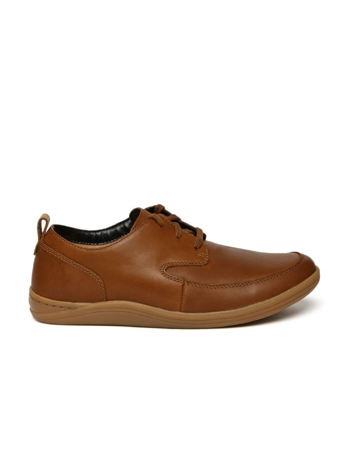 Clarks mapped lo top