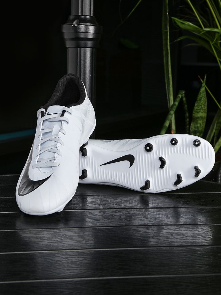 Nike Men White MERCURIAL VORTEX III CR7 Football Shoes - Sports for Men | Myntra