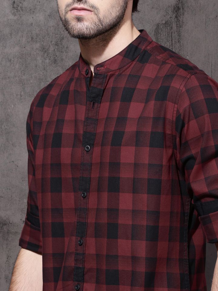 Buy Roadster Men Maroon \u0026 Black Regular 