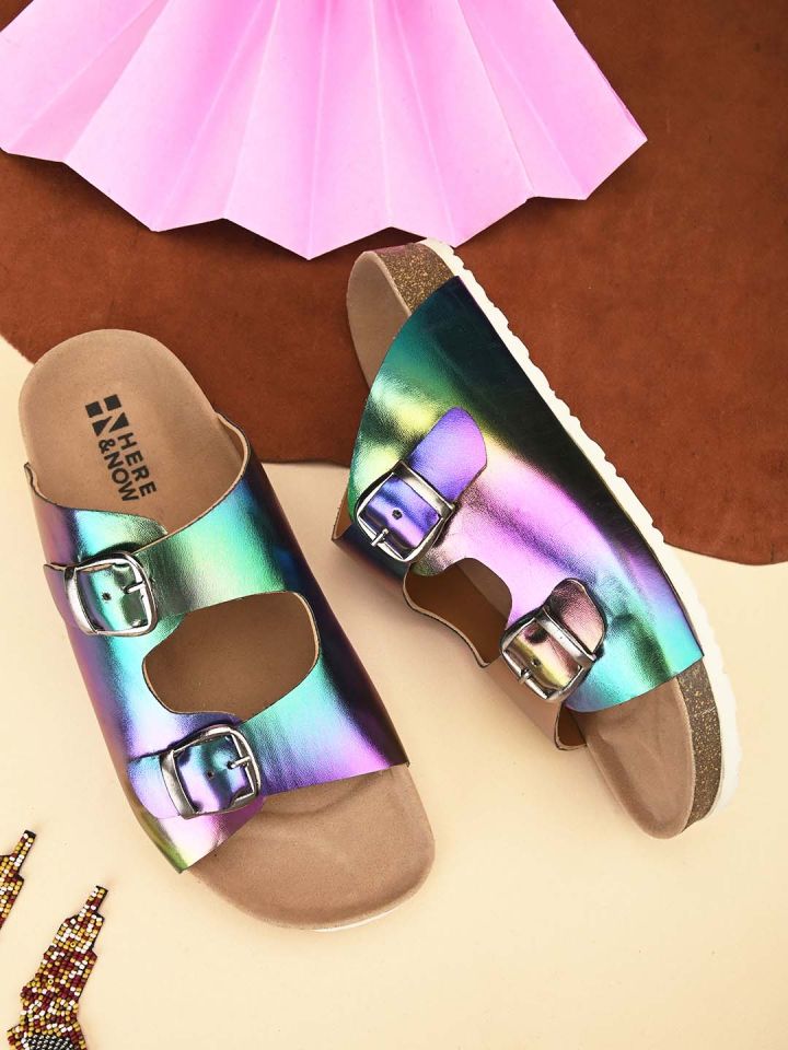 Sandals with 2 store straps