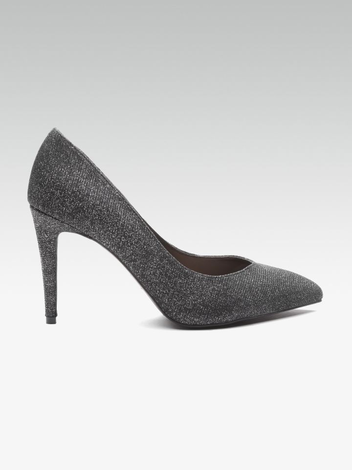 Black hot sale heels myntra