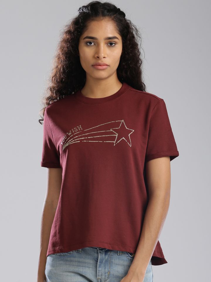 Levi's maroon t hot sale shirt