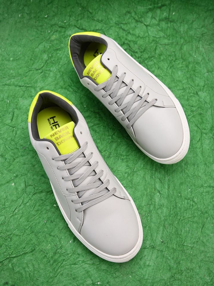 Sneakers sale wit kind