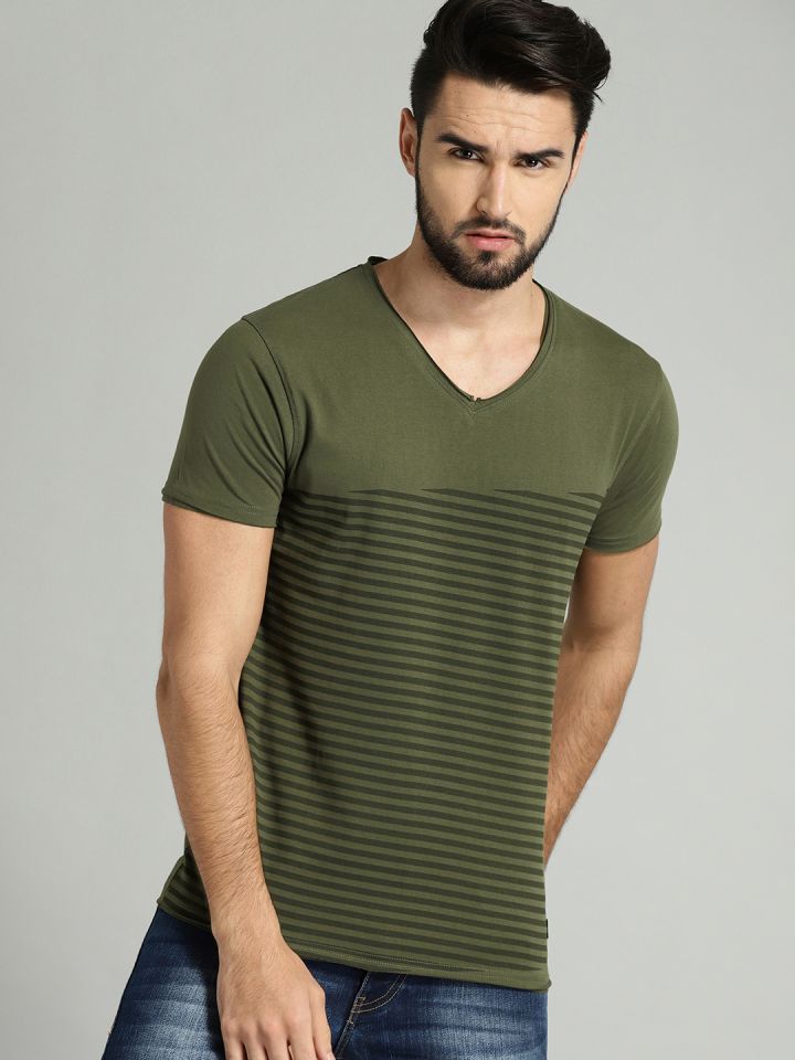 Olive green t shirt mens hotsell outfit