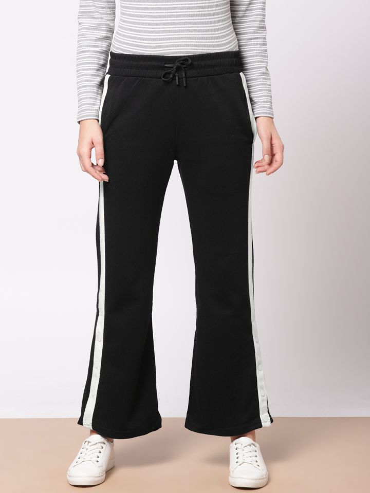 Black Solid Bootcut Trousers –