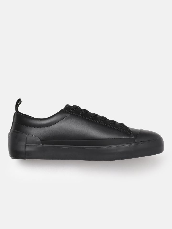 Black leather 2024 low top trainers