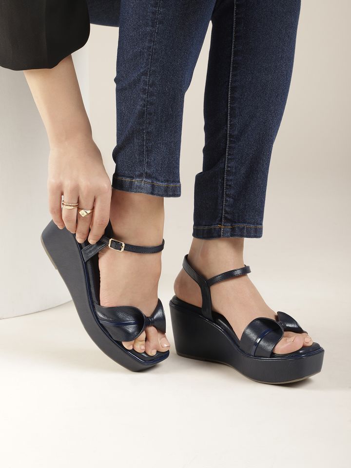 Black platform sandals forever store 21