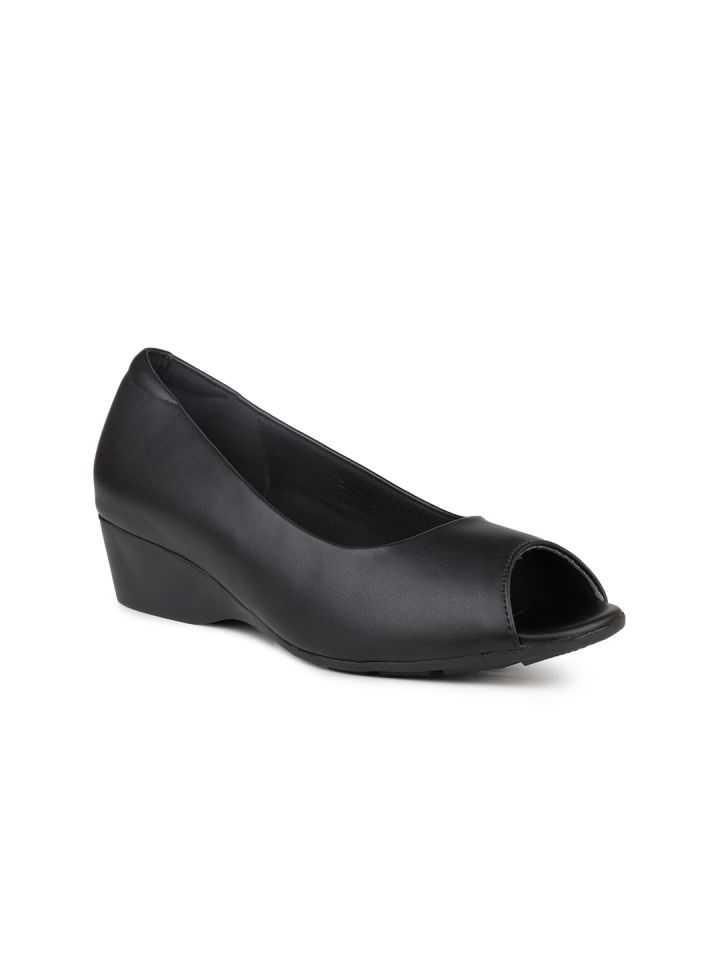 Black peep cheap toe wedges