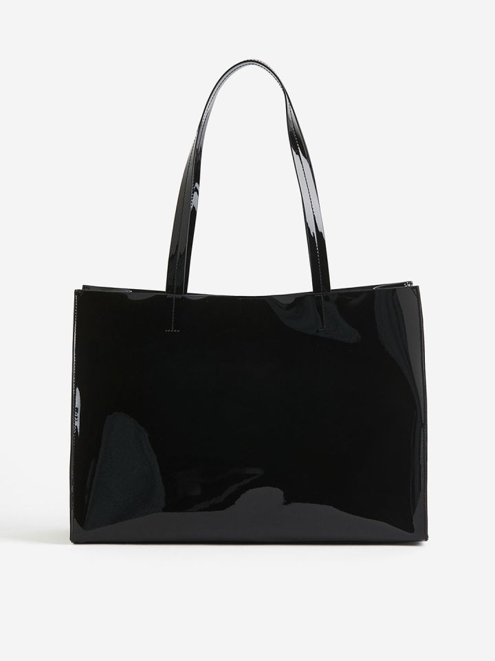 Black hot sale handbag myntra