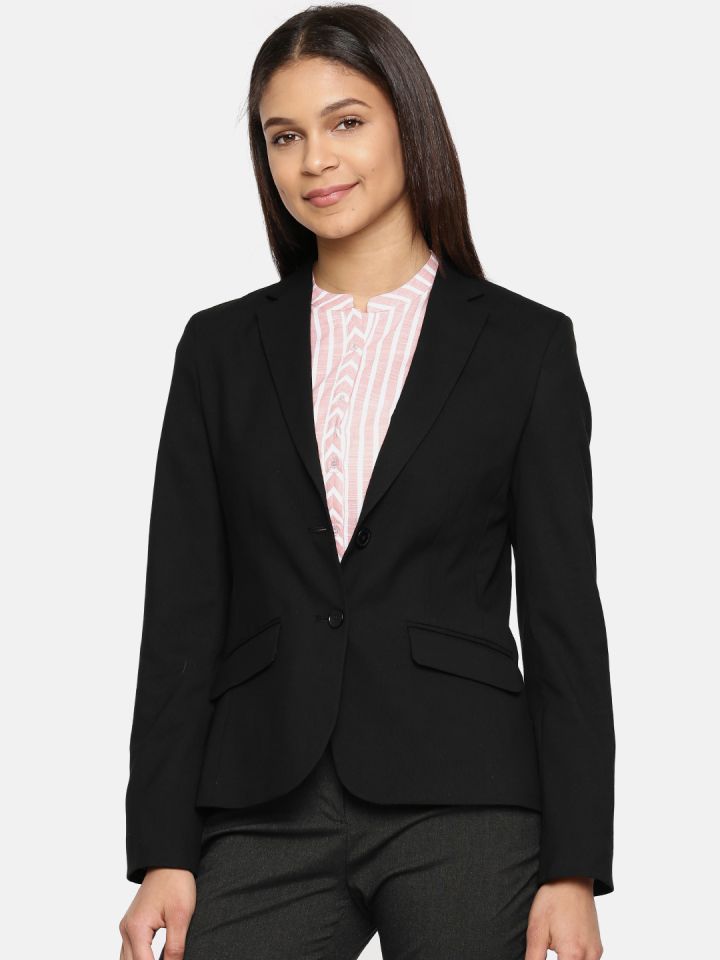 Arrow hotsell black blazer