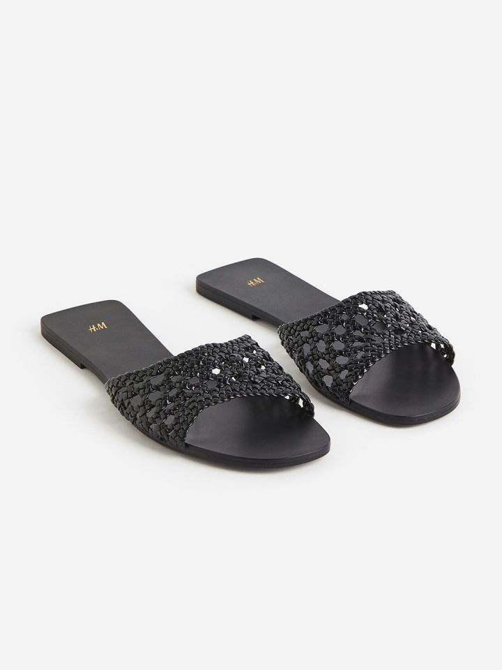 H&m black cheap sandals flat