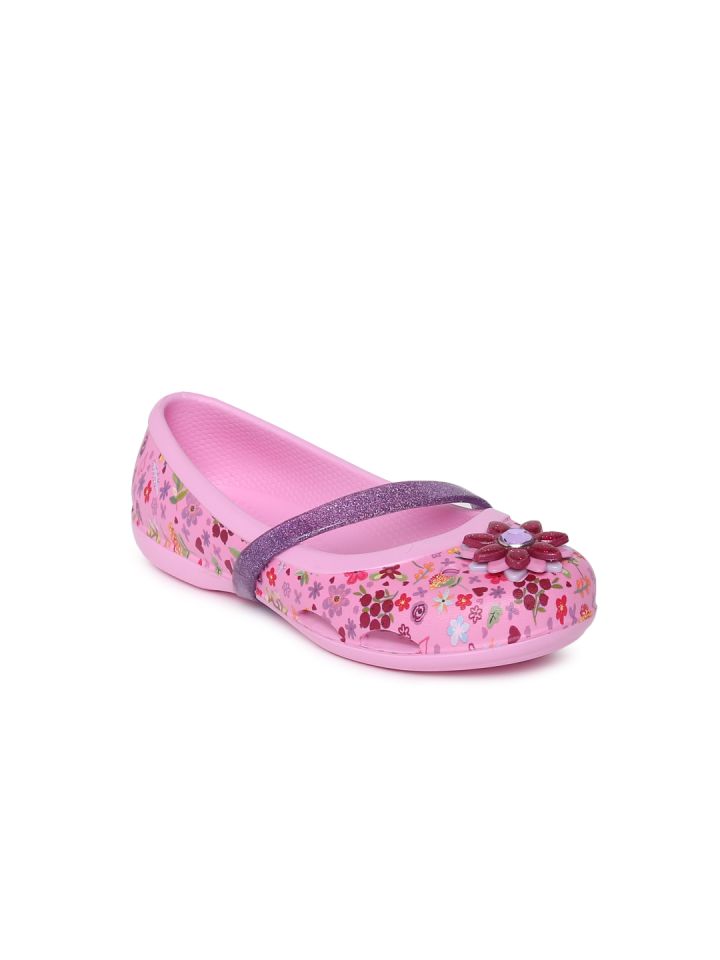 girls pink crocs