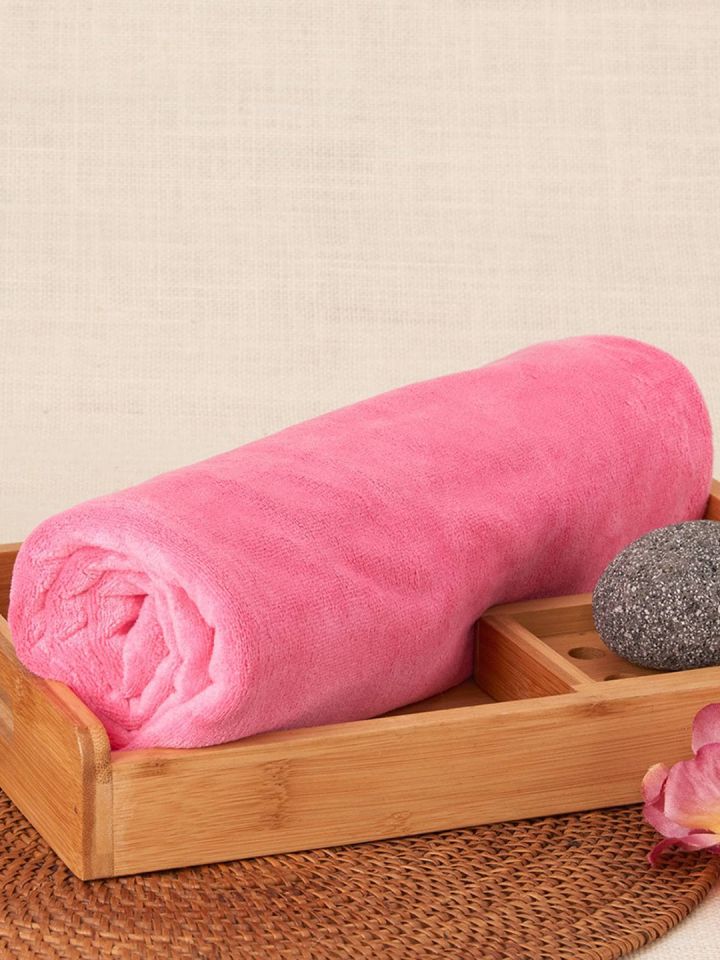 Black and clearance pink bath towels