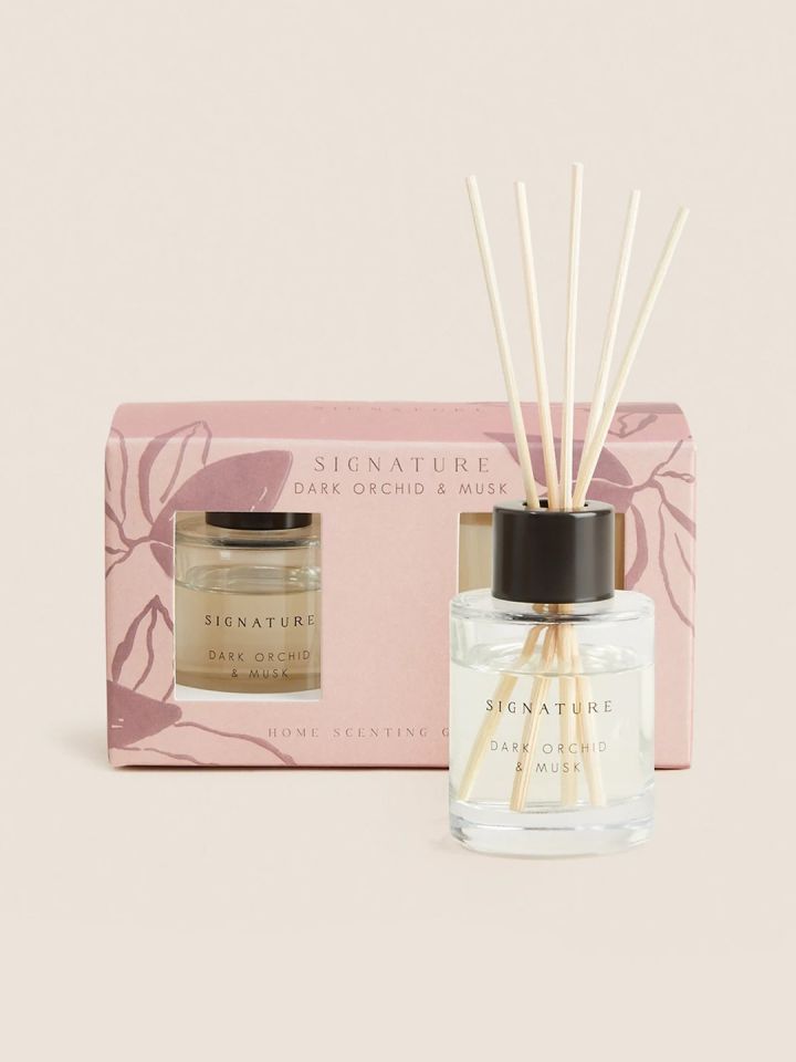 Scent for outlet home