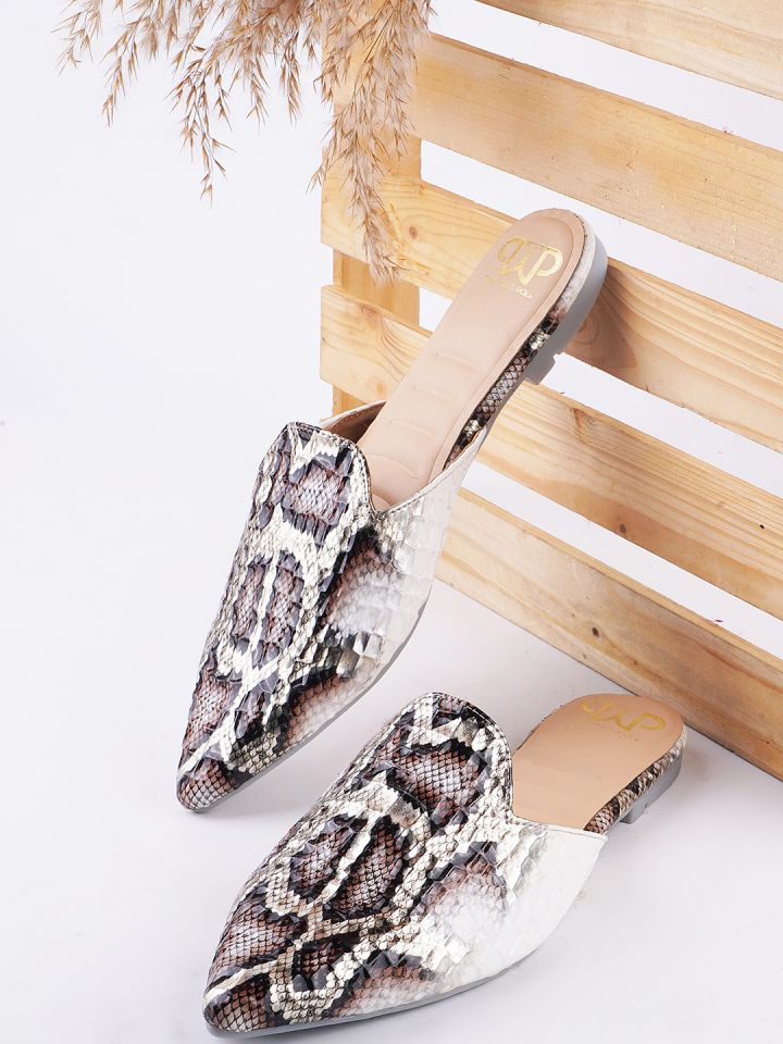 White hot sale pointed mule