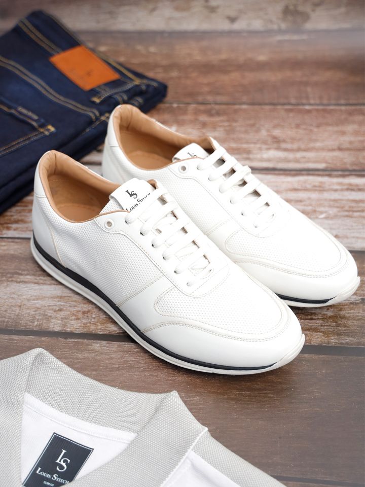 White round sales toe sneakers
